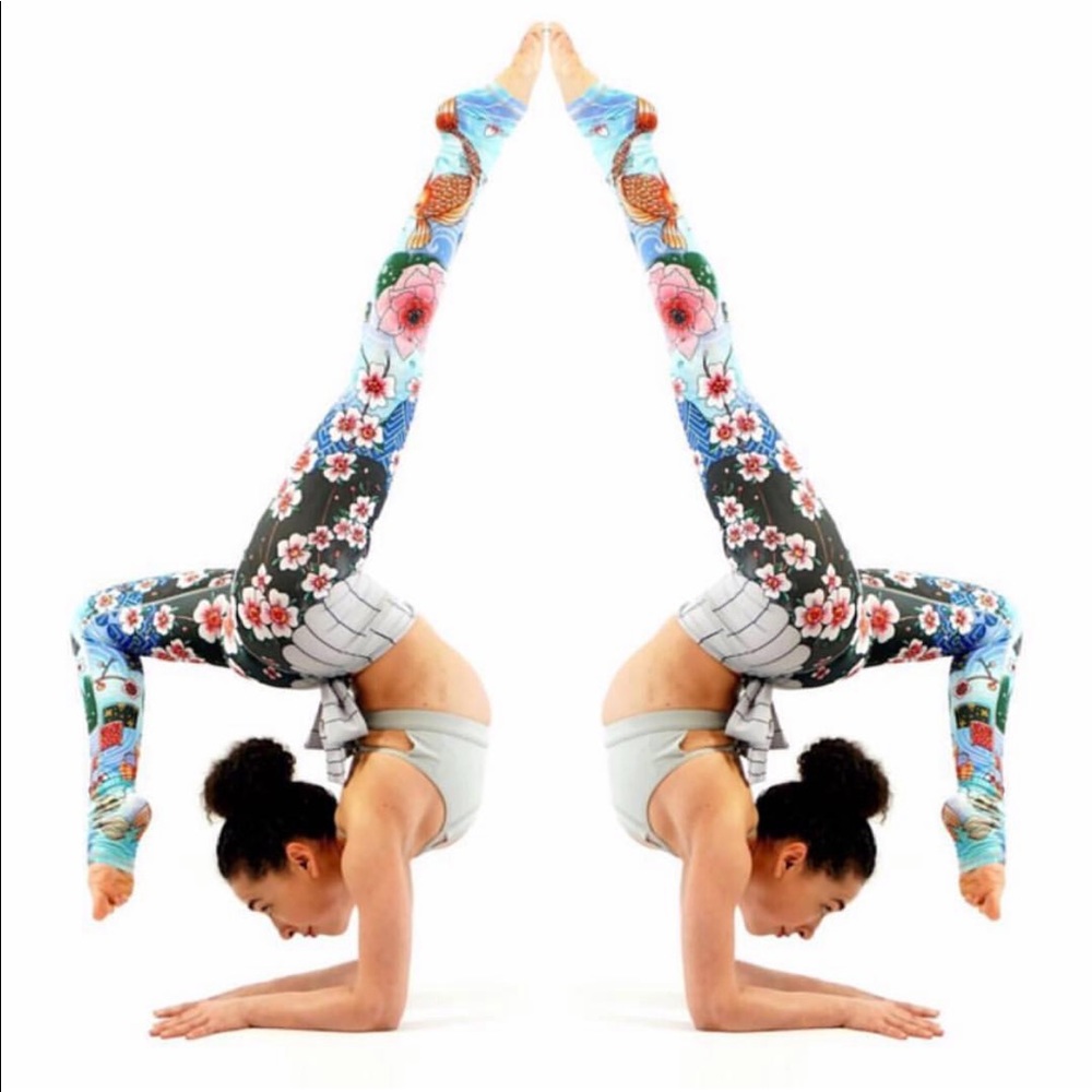 ARThletic Coy Fish Design NWT leggings bow detail